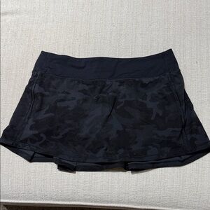 Lululemon Black Camo Tennis/Pickleball Skirt/skort size 8, excellent condition